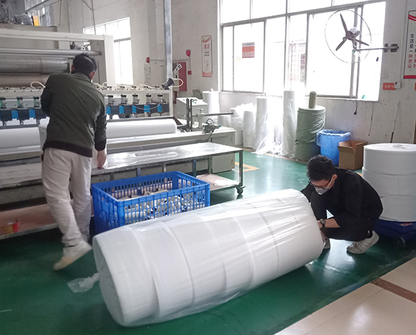 KN95口罩原材料供應(yīng)廠(chǎng)家與環(huán)保材料的研發(fā)趨勢(shì)